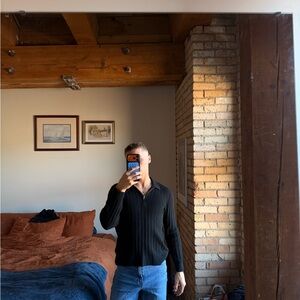 Abercrombie & Fitch Black Long-Sleeve Ribbed Button-Down Shirt